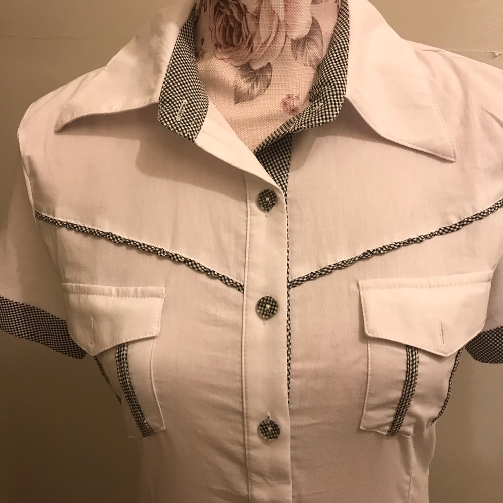 Tops - Picture 2 of 5